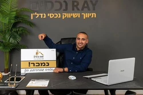 אבירם חורי בעמדת העבודה