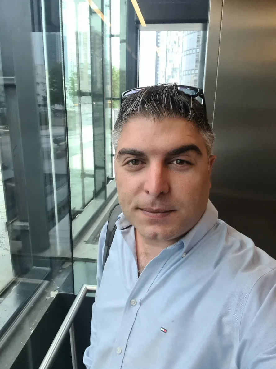 משה מולה בדרך לסדנה, מגדל משה אביב
